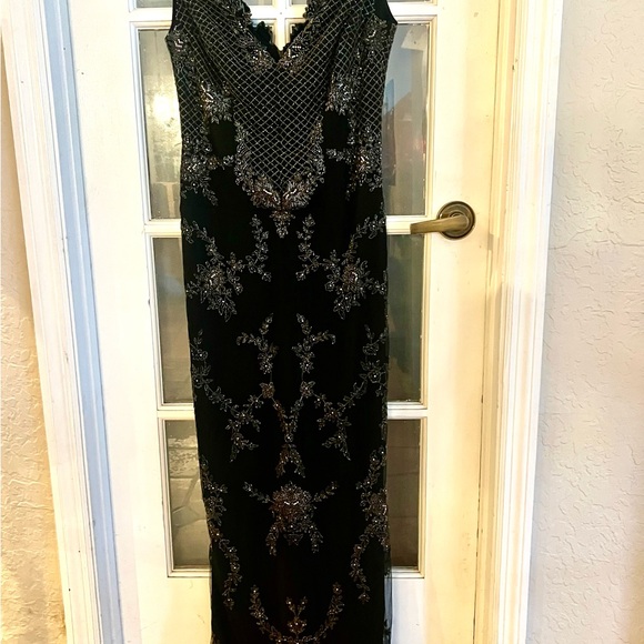 Absolutely stunning EUC SZ 4 Alice +Olivia Beaded Nessa Black Tie Gown - Picture 4 of 8